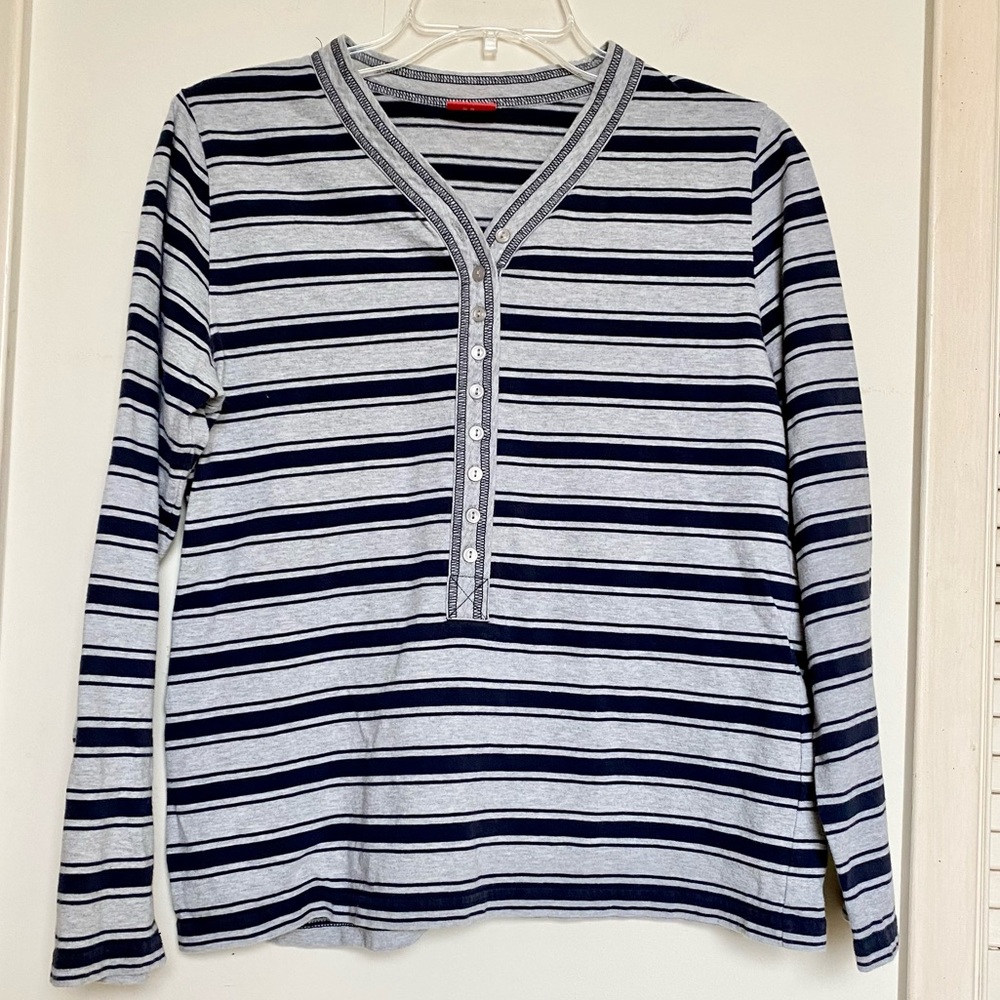 Triumph pajama top S Gray and Black Striped